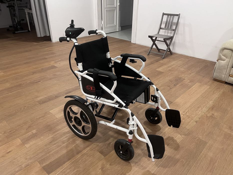 Wozek inwalidzki z napedem elektrycznym