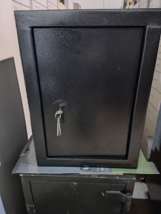Продаю б.у сейф(выбор)