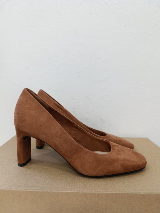 Tamaris czółenka na słupku rozmiar 37