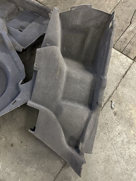 Wnętrze wykładzina bagażnika boczek mercedes w211