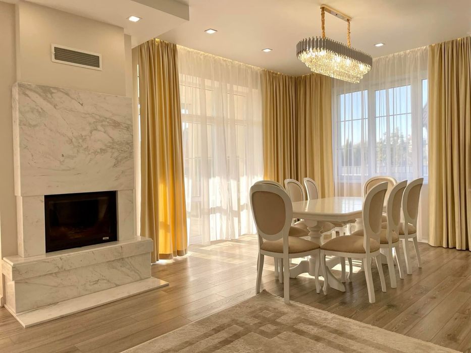 Продам будинок неподалік міського озера!