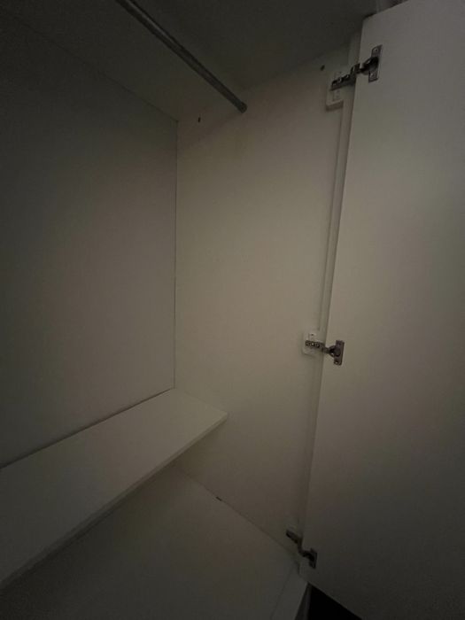 Roupeiro madeira 2 portas e 2 gavetas