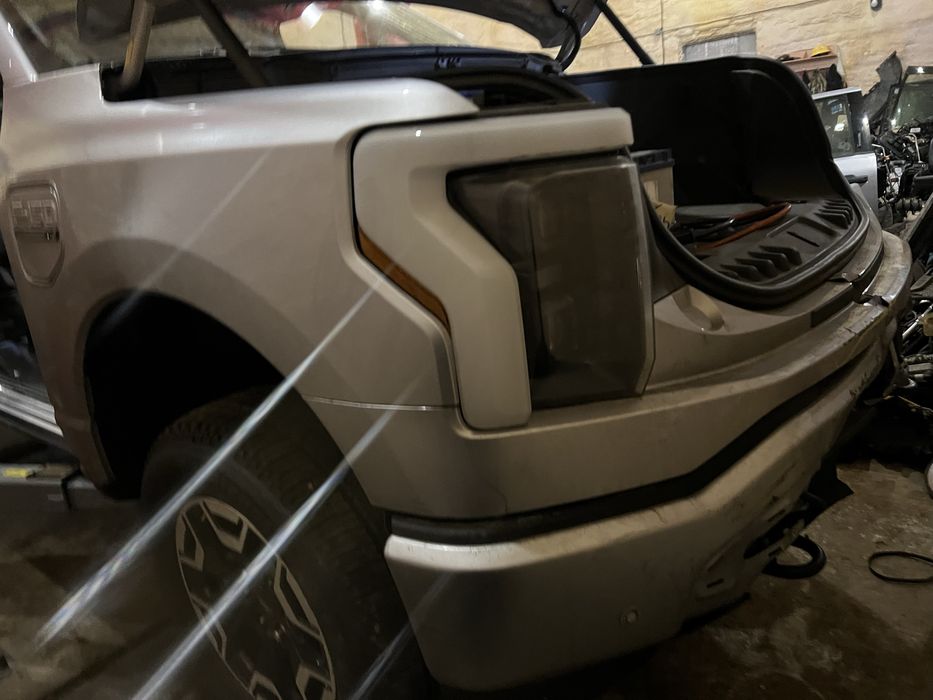 Ford F150 LIGHTNING на запчастини розбір фара крило дверка батарея