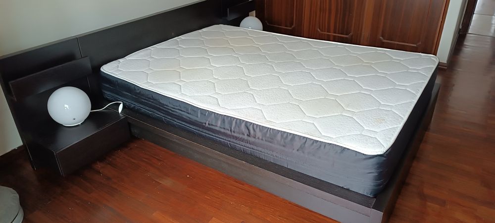 Cama casal completa c/colchão+mesas de cabeceira