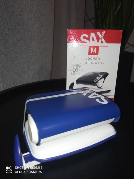 Dziurkacz Sax M niebieski