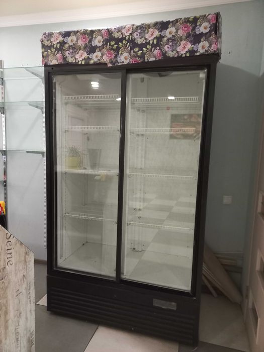 Холодильник Холодильная витрина бу двухдверная