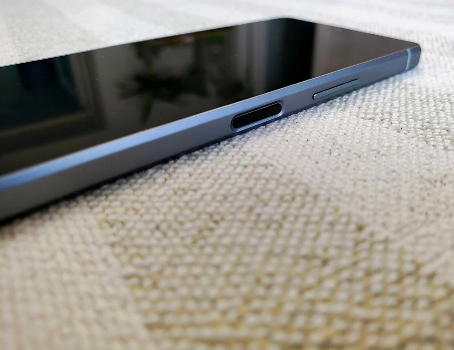 Смартфон Sharp AQUOS SH52D з головним козирем - камера від Leica, 2SIM