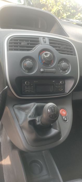 Vend troc Kangoo fim 2014 aceito prop retoma carro mota ou outro mesmo avariado ou acidentado