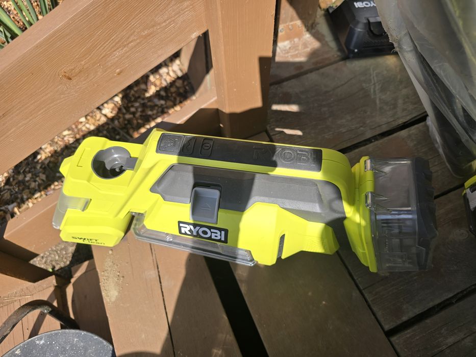 Odkurzacz piorący Ryobi 18V Na części