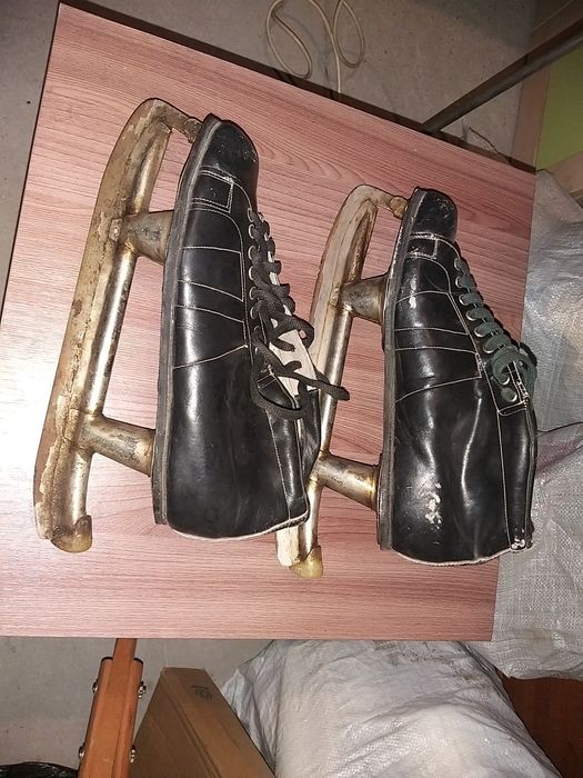 Коньки Чешки Белые Черные