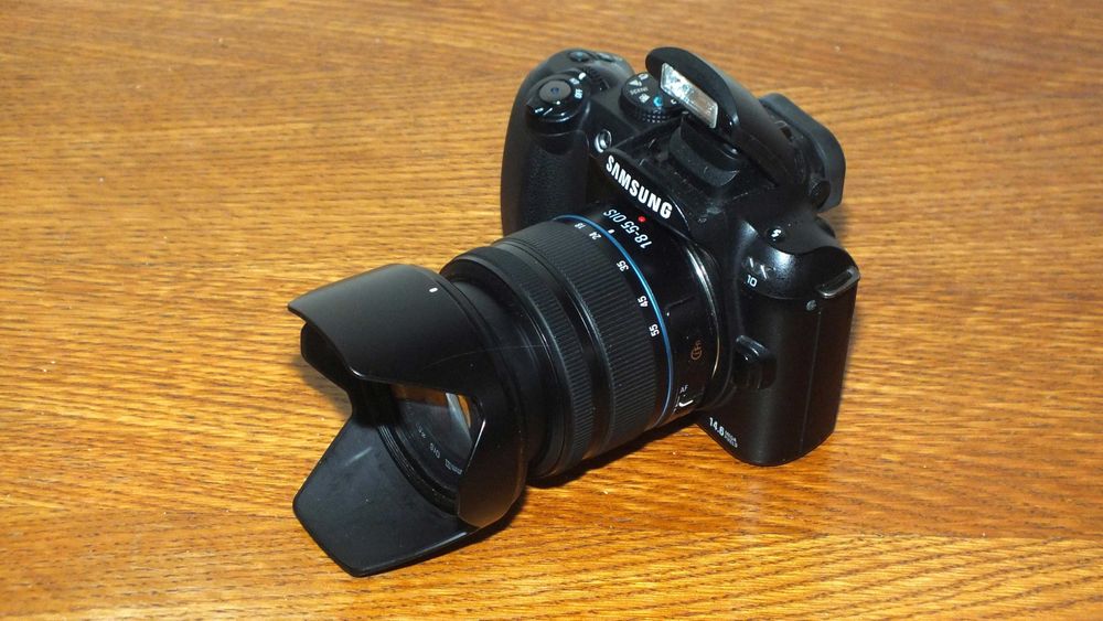 Беззеркальный компактный фотоаппарат Samsung NX10 Body / Объектив 18-55 мм