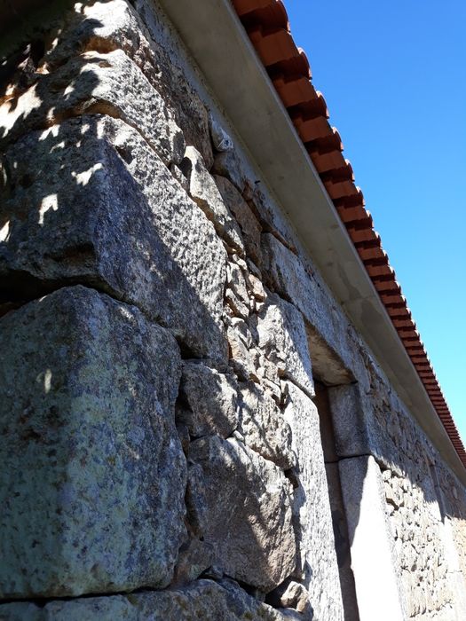 Vendo terreno e casa em Armamar, Queimada