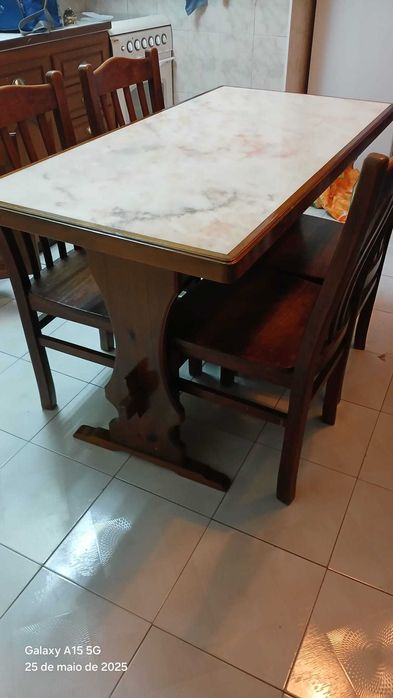 Mesa madeira maciça + 4 cadeiras.Exterior ou interior