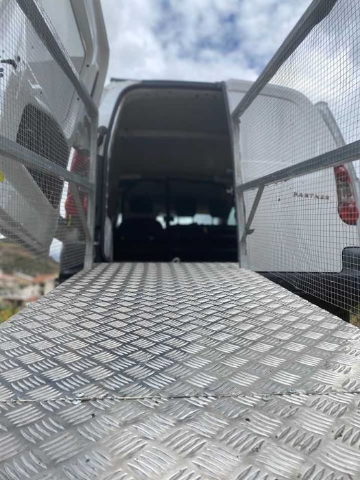 Rampa com chapa de alumínio antiderrapante