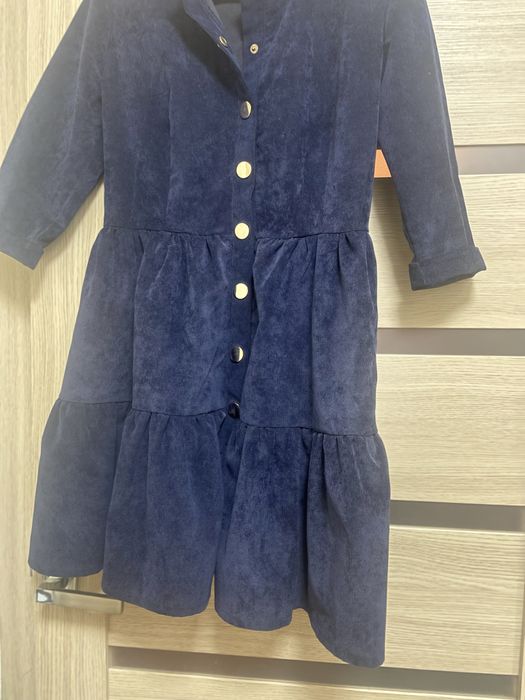 Сукня гарна на дівчинку.