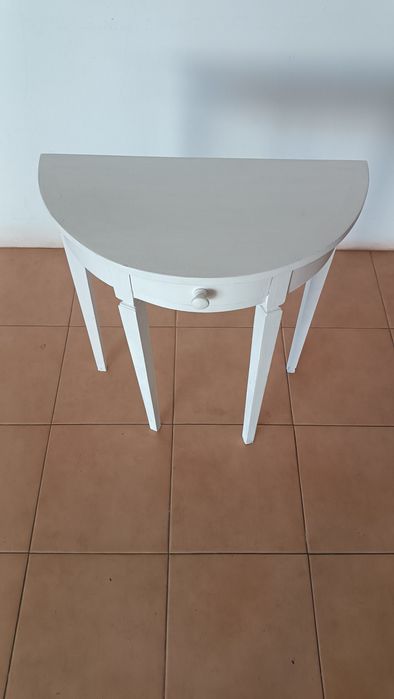 Mesa em meia lua