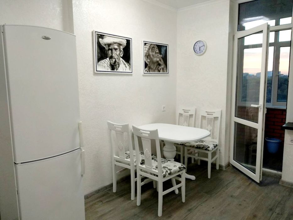 Сдам длительно 3-х комн квартиру в ЖК. Нагорный ул Дюковская центр