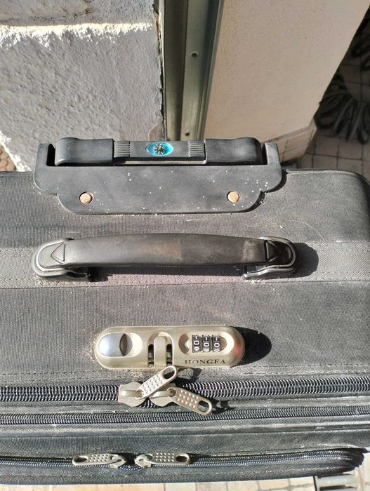 Mala Trolley com bússola e código em muito bom estado