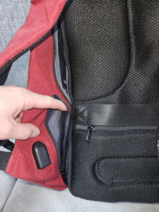 Оригінальний антивандальний рюкзак Xd design Bobby.  P705.544