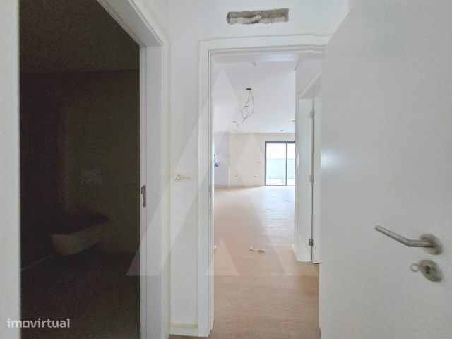 Apartamento T2 moderno - Open Space com imensa luz natura