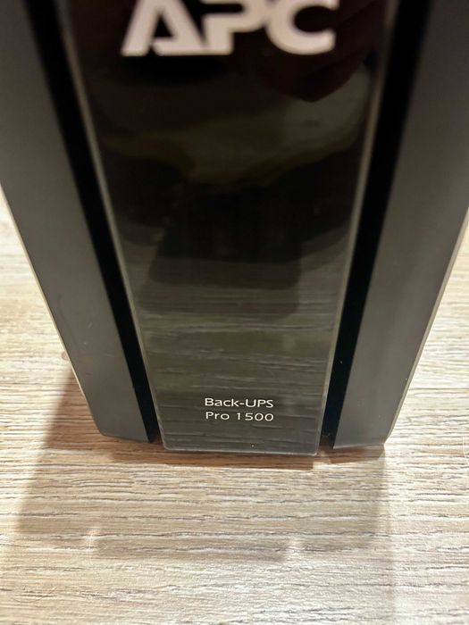 APC Back-UPS Pro 1500 (1500VA/865W, 6xPL, AVR, LCD)