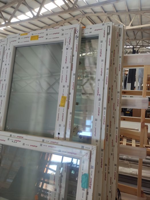 Caixilharia em PVC marca Aluplast janelas em stock