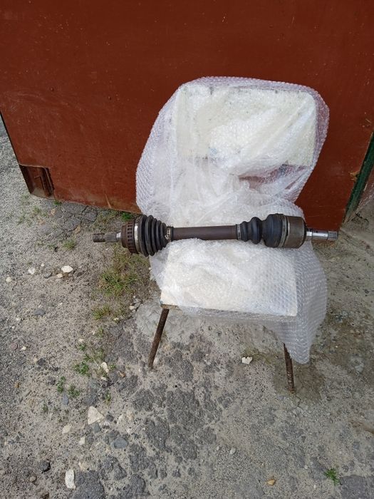 Ліва піввісь до Пежо Партнер 1.9