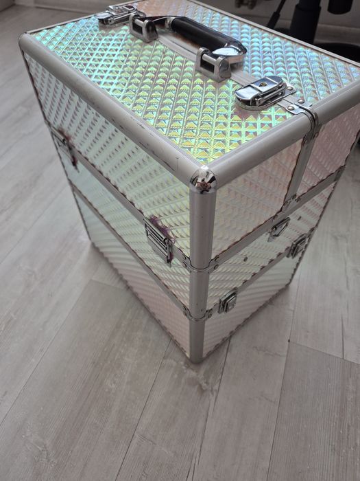 Sprzedam walizke kosmetyczną