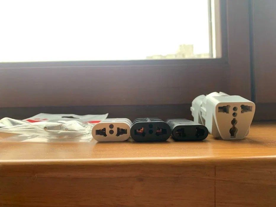 Переходник/Адаптер с американской вилки на евророзетку и с ue на usa.