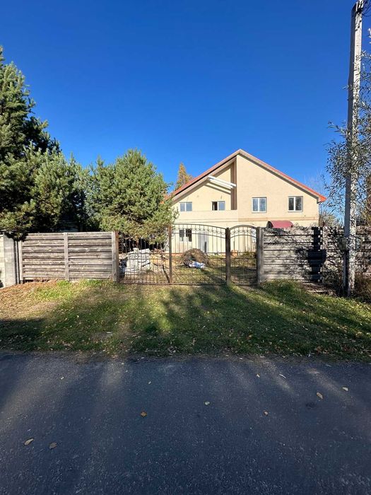 Продаж дуплексу з великою ділянкою 5,5 соток