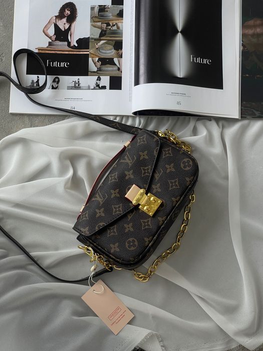 Сумка Louis Vuitton Pochette Metis East West
Monogram