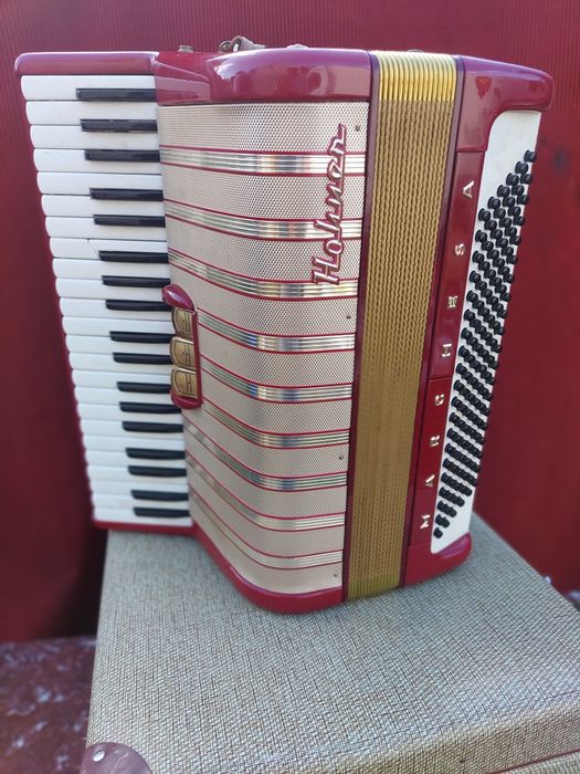 Hohner Marchesa fortepianowy 120 basow 
Model: Marchesa
Typ: Akordeon