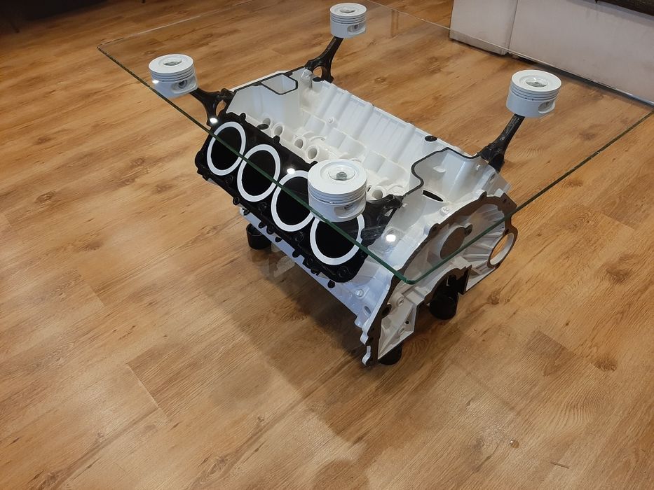 Ekskluzywny stolik z bloku silnika V8 – luksusowy design