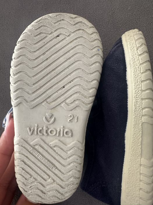 Sapatos marca Vitoria , com laço tamanho 21