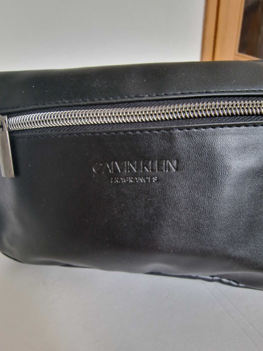 Kosmetyczka Calvin Klein, czarna, nowa