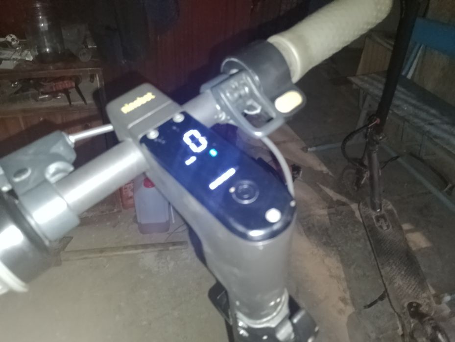 Електросамокат нормально їде 20 км