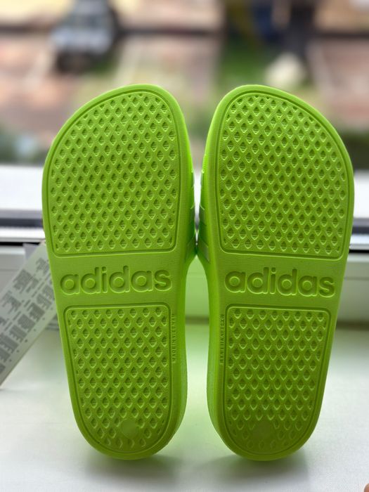 Шльопанці adidas Жіночі нові