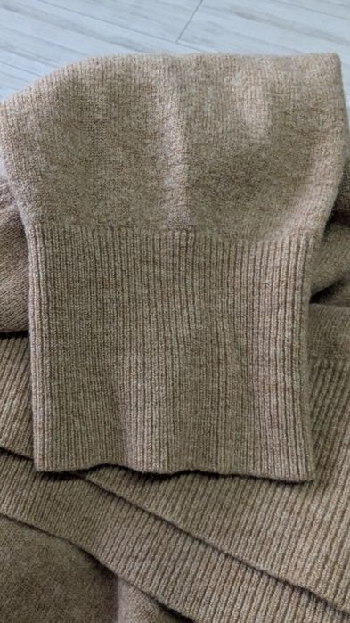 Светр жіночий GANT.