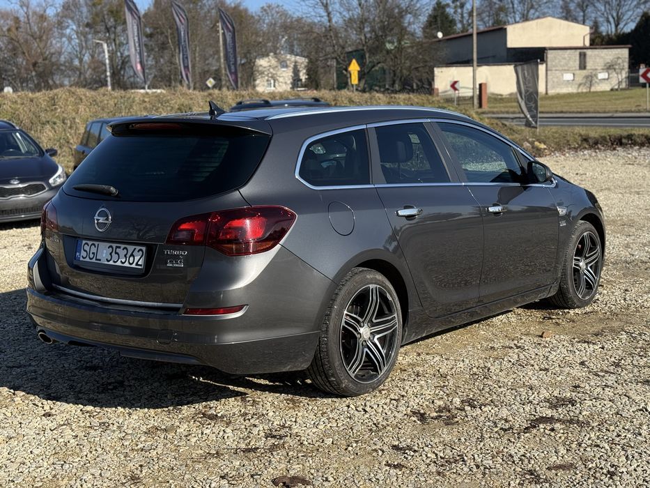 Opel Astra J OPC line 1.4 T 140 KM