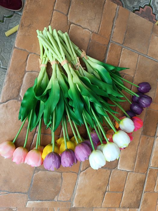 Букети латексних піоновидних тюльпанів