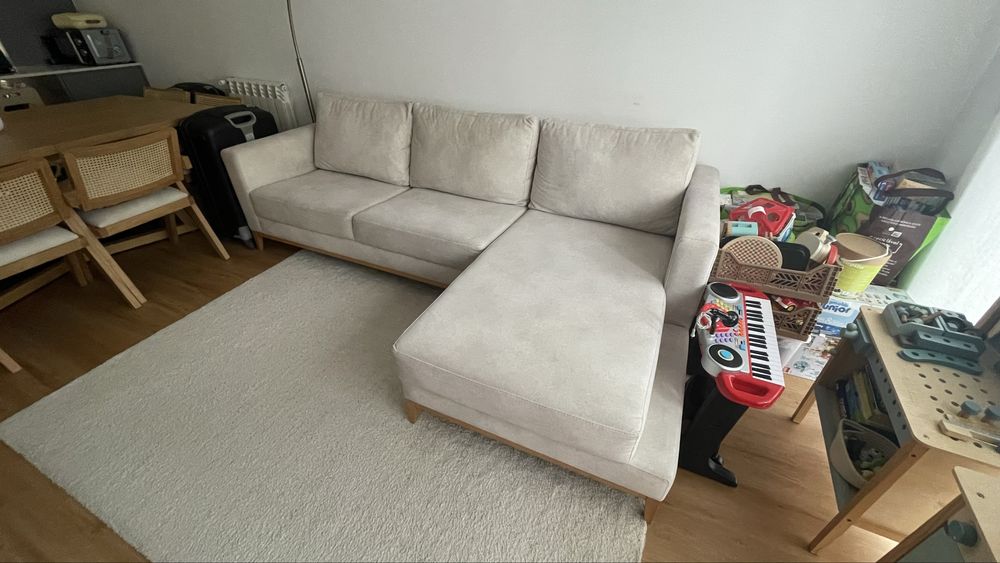 Sofá com chaise longue em tecido