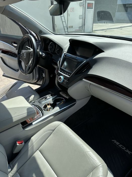 Acura MDX 2015 р, крутий сімейний кросовер