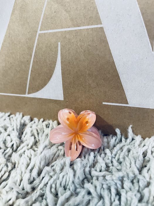 Piekna spinka hawajski kwiat