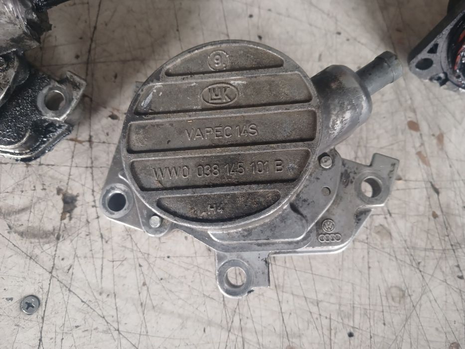 Вакумний насос Гольф Шкода Пассатт