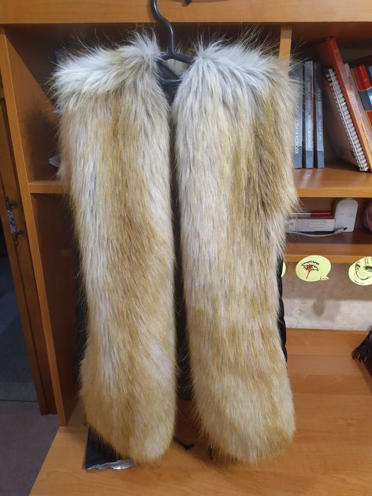 Продам лисячу жилетку.