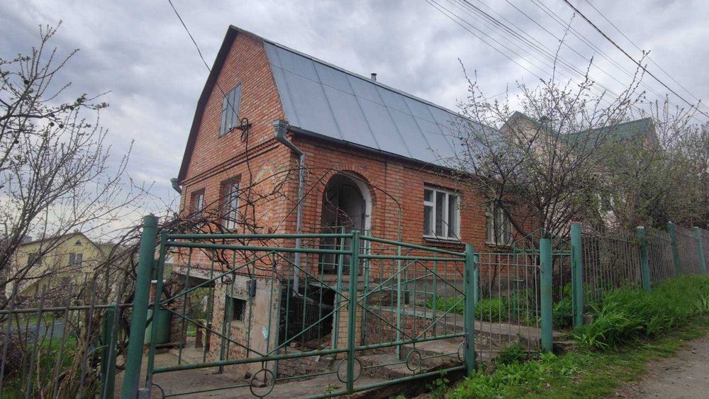 Продається цегляний будинок , р-н Ружична