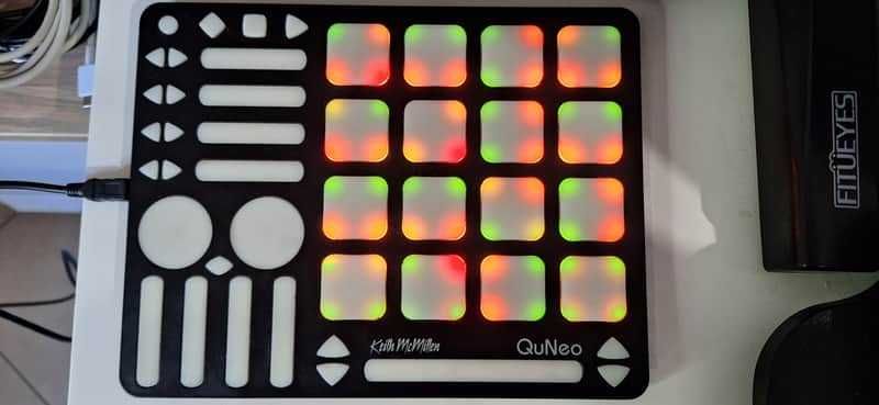 Controlador MIDI Pad Keith McMillen Instruments QuNeo 3D para Ableton Live ou outras DAW