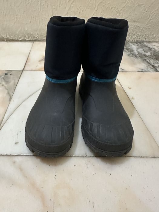 Equipamento de criança para a neve (casaco, botas e luvas)427276249586749441