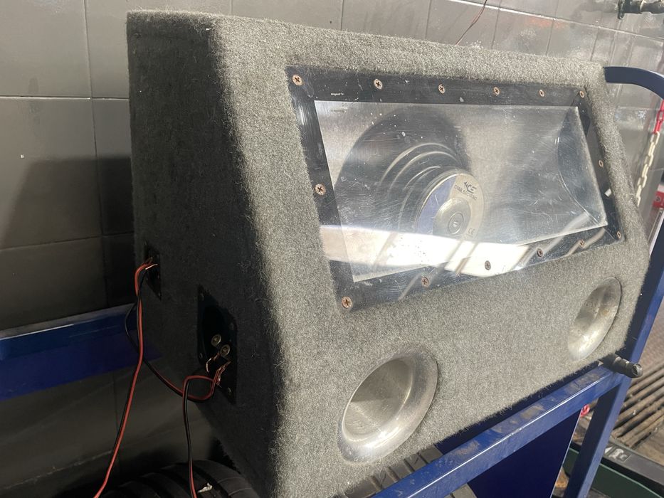Subwoofer com luzes interiores