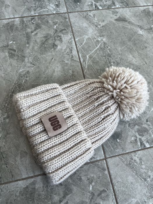 Стильна шапка ugg